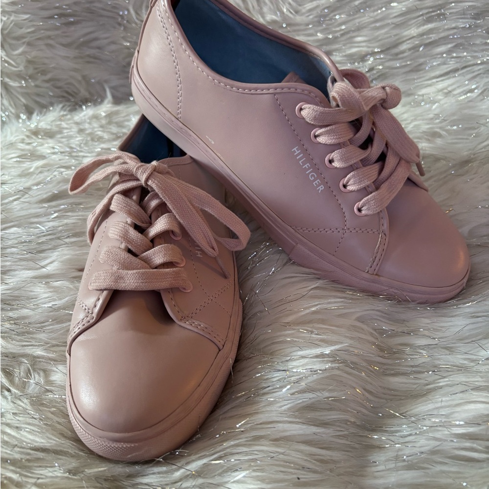 Tommy Hilfiger Women's Pink Leather Sneakers  size 7.5 M